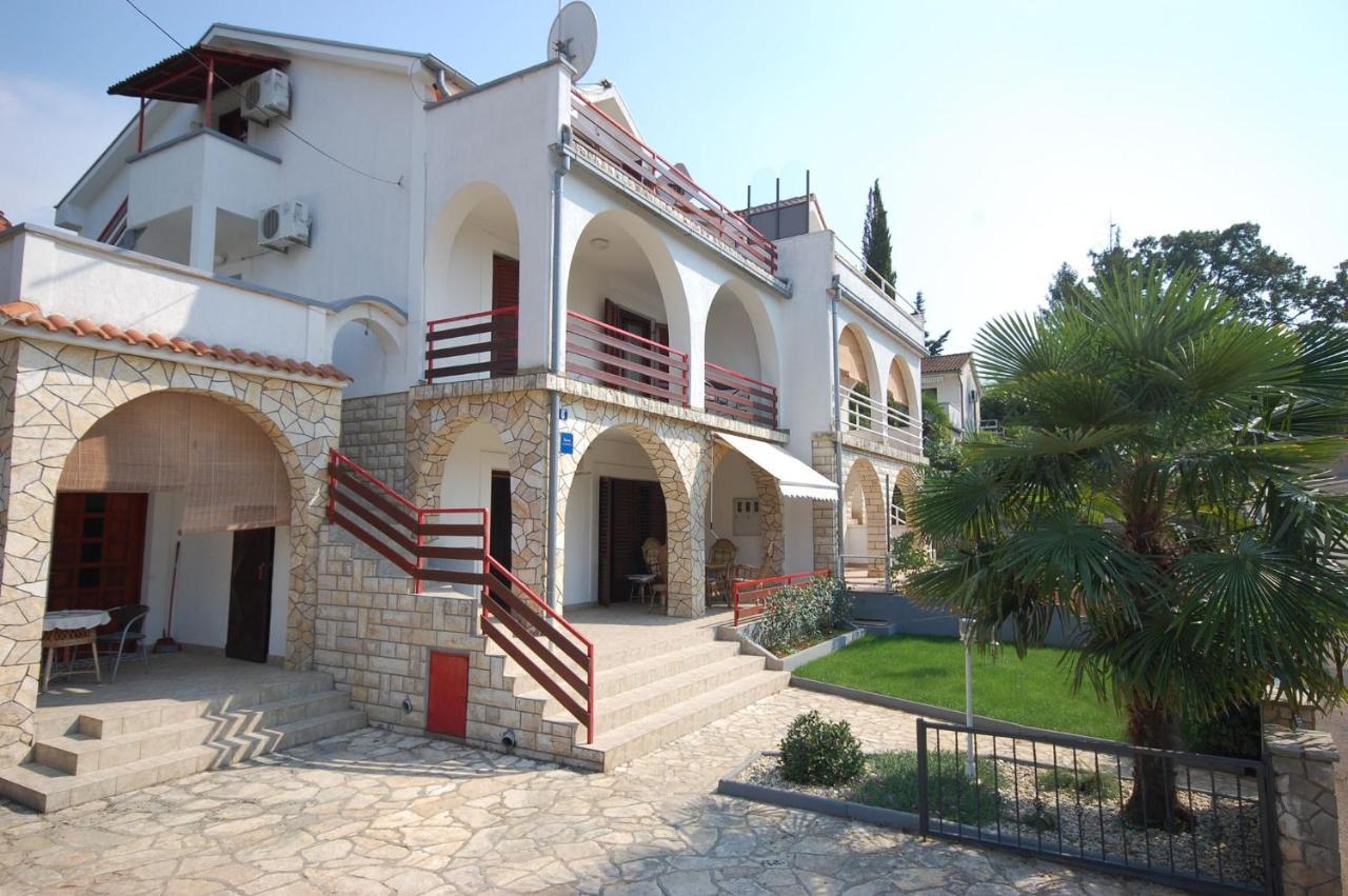 Apartment Ivan By El-Pi Tours Malinska Exterior foto