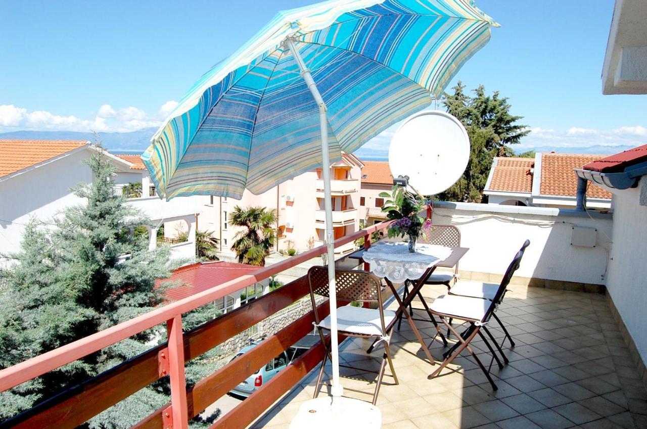 Apartment Ivan By El-Pi Tours Malinska Exterior foto