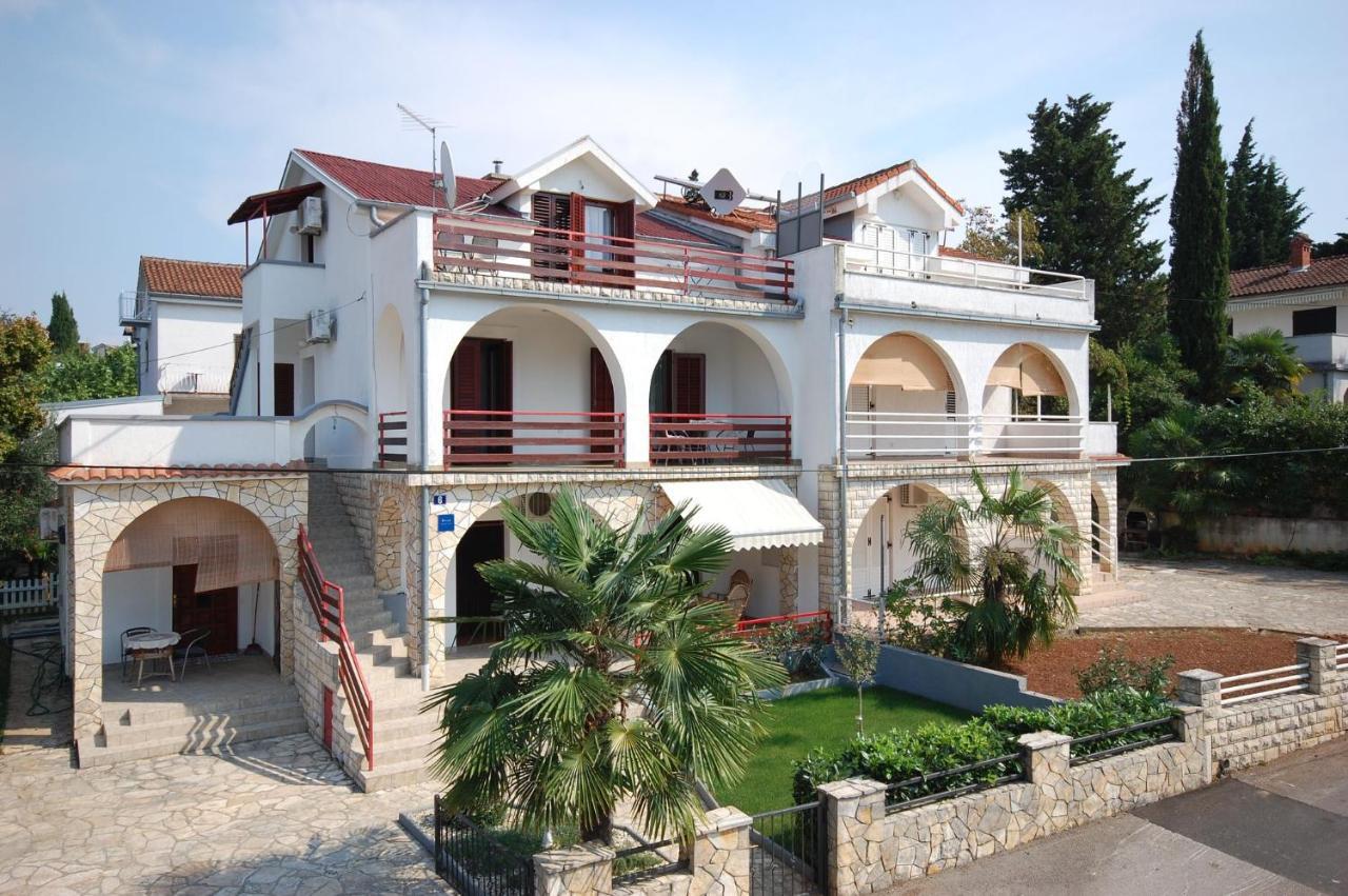 Apartment Ivan By El-Pi Tours Malinska Exterior foto
